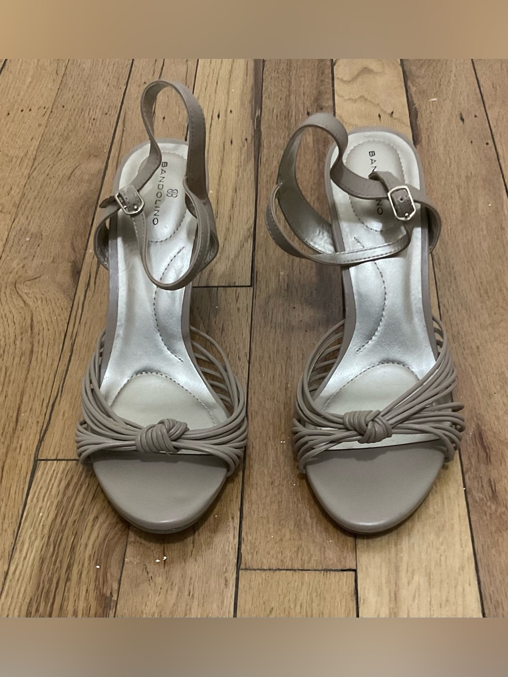 Bandolino Taupe Knotted Sandals. Size 7.5